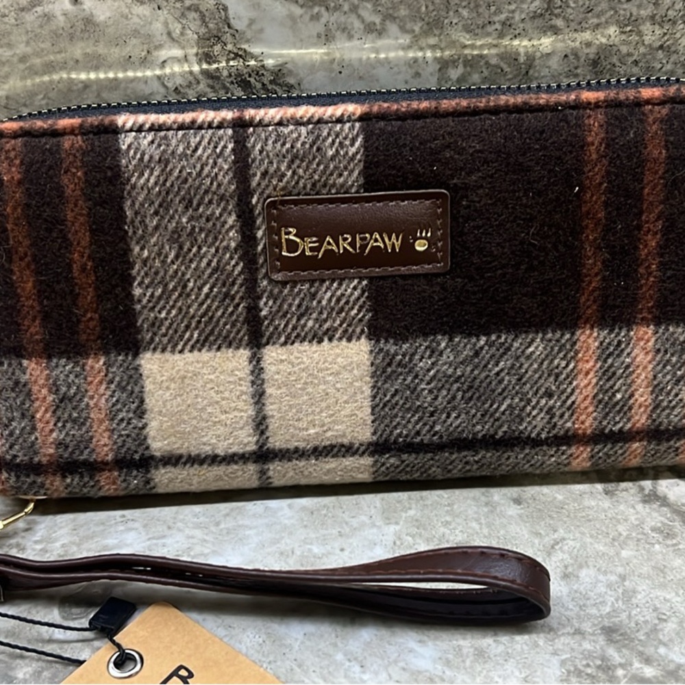 NWT- BearPaw Checkered Wristlet in Brown and Cream